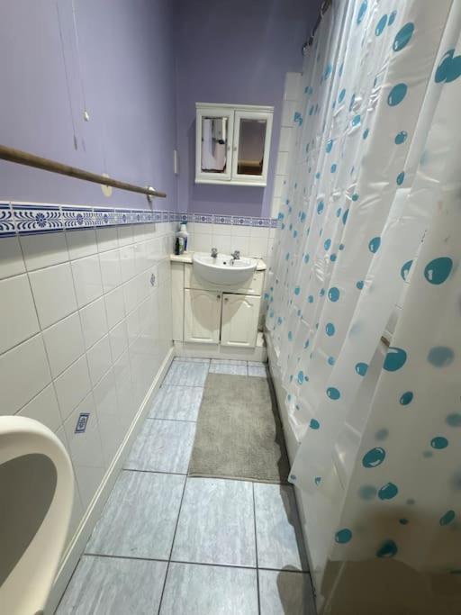 Private Double Bedroom In Hounslow Near Heathrow London Exteriör bild